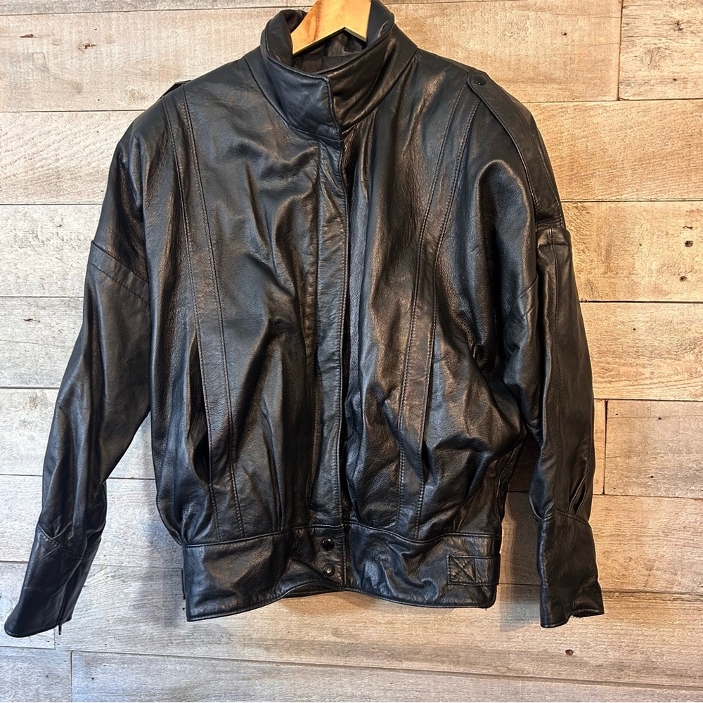 🇨🇦 Vintage 80/90s women’s Ocean West black pleated leather jacket Canadian made